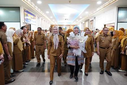 Wagub-Jihan-Nurlela-Lepas-Kepala-DLH-Lampung-Emilia-Kusumawati-yang-Purna-Bakti