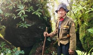 Menapak-Jejak-Sang-Juru-Kunci-Mbah-Basrowi-dan-Puncak-puncak-Tersembunyi-di-Pegunungan-Pesawaran