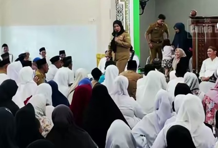 Wali-Kota-Eva-Dwiana-Hadiri-Pengajian-Majelis-Taklim-Rachmat-Hidayat-di-Teluk-Betung-Barat-dan-Timur