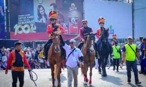 Pemenang Lampung Tapis Karnaval 2026 menerima penghargaan