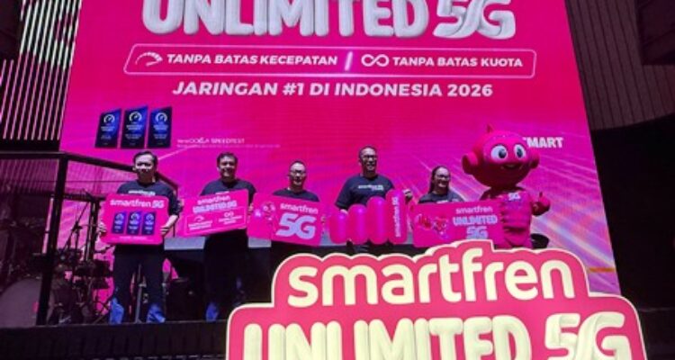 Petugas XLSMART memperkuat jaringan 5G di Medan Sumatera Utara