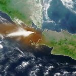 Abu vulkanik Gunung Anak Krakatau di Lampung