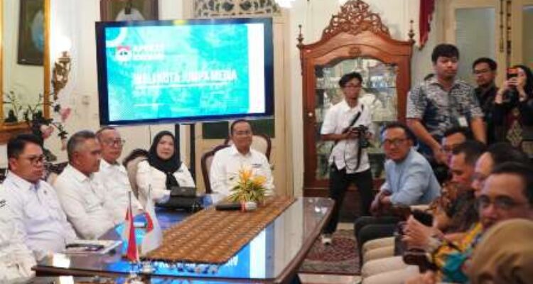 Eva Dwiana menghadiri rapat APEKSI di Solo