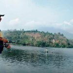 Pemancing di Pantai Baru Danau Ranau