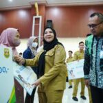 Pemkot Bandar Lampung bagikan BPJS Ketenagakerjaan