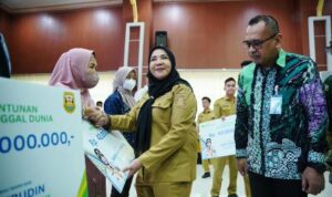 Pemkot Bandar Lampung bagikan BPJS Ketenagakerjaan