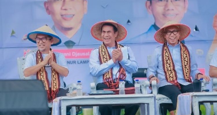 Gubernur Lampung Rahmat Mirzani Djausal menghadiri Pesta Rakyat Petani di Pringsewu dan membahas kenaikan harga singkong serta ekspor tepung mocaf ke Amerika Serikat.