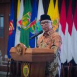 Gubernur Lampung Rahmat Mirzani Djausal bersama Kapolda Lampung Yustan Alpiani dalam acara pisah sambut Kapolda Lampung di Bandar Lampung.