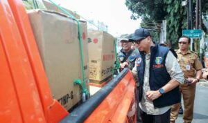 Gubernur Mirza membahas penanganan karhutla Lampung di Pusdalops BPBD.
