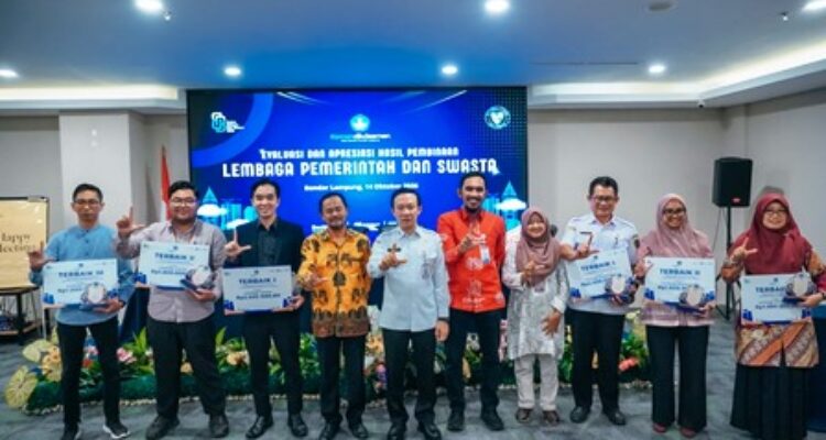 Sekda Lampung Marindo Kurniawan membuka evaluasi pembinaan bahasa Indonesia di Hotel Golden Tulip Lampung