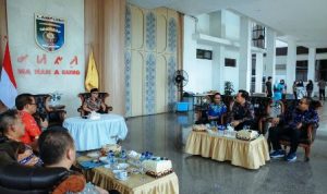 Gubernur Lampung Rahmat Mirzani Djausal memimpin rapat Program Desaku Maju di Bandar Lampung.